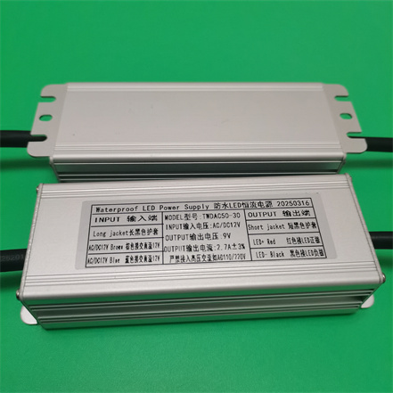 输入电压：ACDC12V电流：2.7A 输出电压：9V