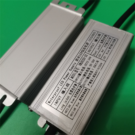 DC12-24V输入，50W1.35A DCDC电源